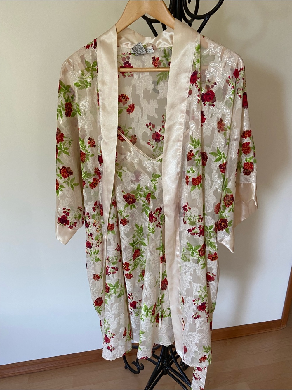 Morgan Taylor Intimates Cream Red Floral Robe And Slip Chemise Set Size M Satin